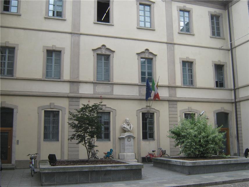 Palazzo Besta Sondrio – velatura a calce facciata vista ingresso